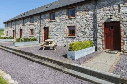 CORNEL CLYD, family friendly, character holiday cottage in Abergele