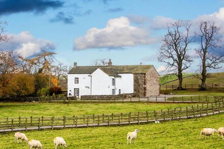 THE THACK, pet friendly, character holiday cottage in Gargrave