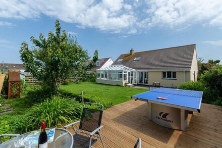 Little Birds - Three Bedroom House, Sleeps 6