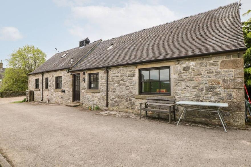 CROFT HOUSE, pet friendly, with open fire in Tissington