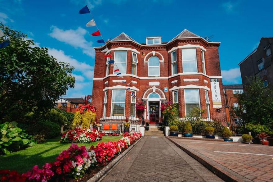 Barford House - Front Self-Catering Apartment Southport