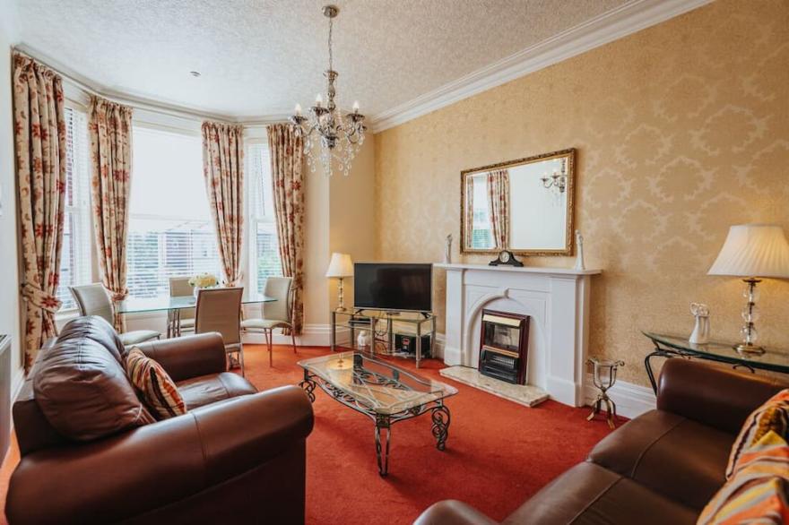 Barford House - Front Self-Catering Apartment Southport