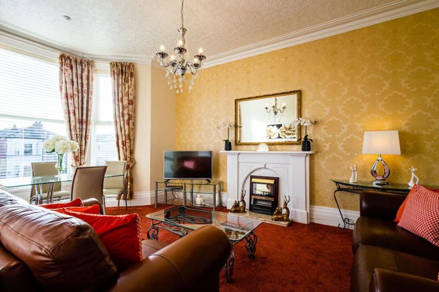 Barford House - Front Self-Catering Apartment Southport