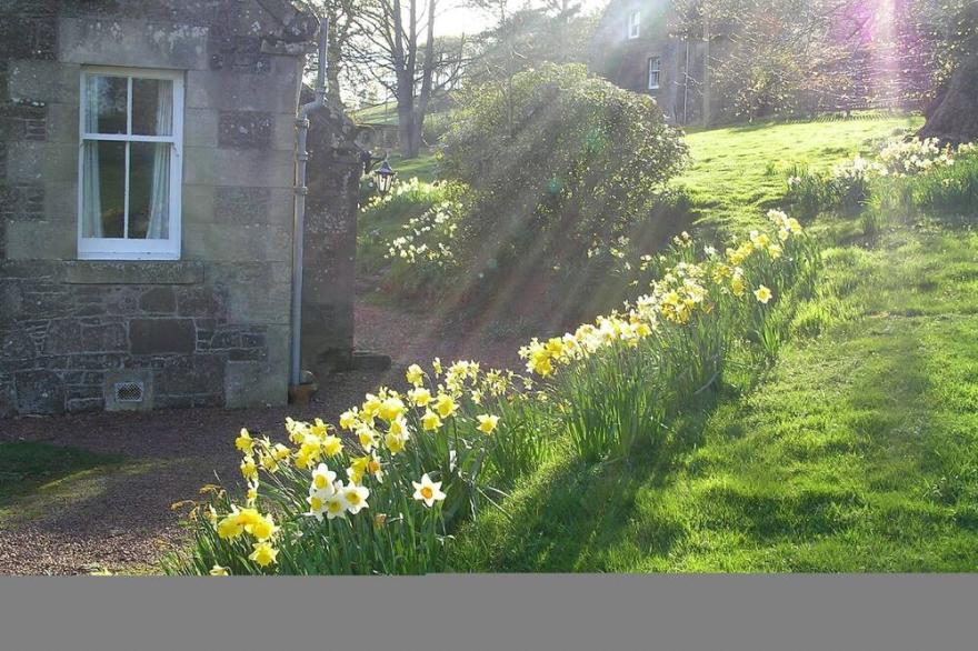 West Twin, Carmichael Country Cottages. Ideal Family Cottage Close To Deer Park. Pets Welcome.