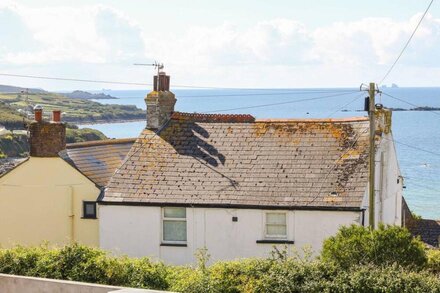 HAGAR VOR, family friendly, country holiday cottage in Penzance