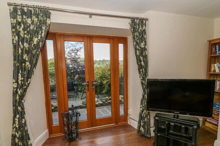 WOODBINE COTTAGE, pet friendly, with open fire in Ambleside