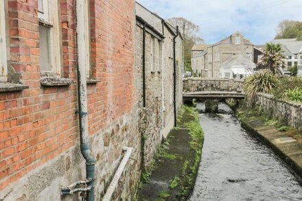 TREVORROW HOUSE, family friendly, character holiday cottage in Newlyn