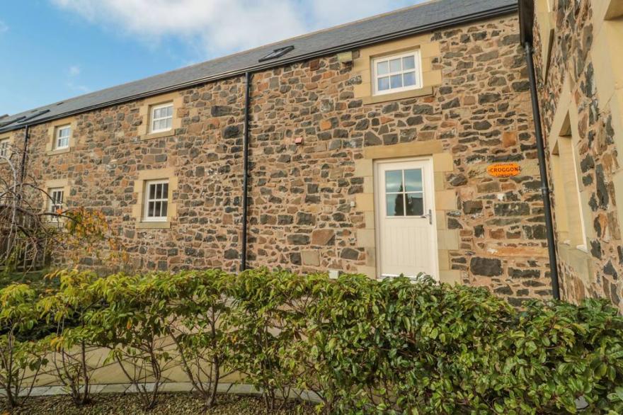 GRANARY STONE HOUSE, Pet Friendly, Luxury Holiday Cottage In Embleton