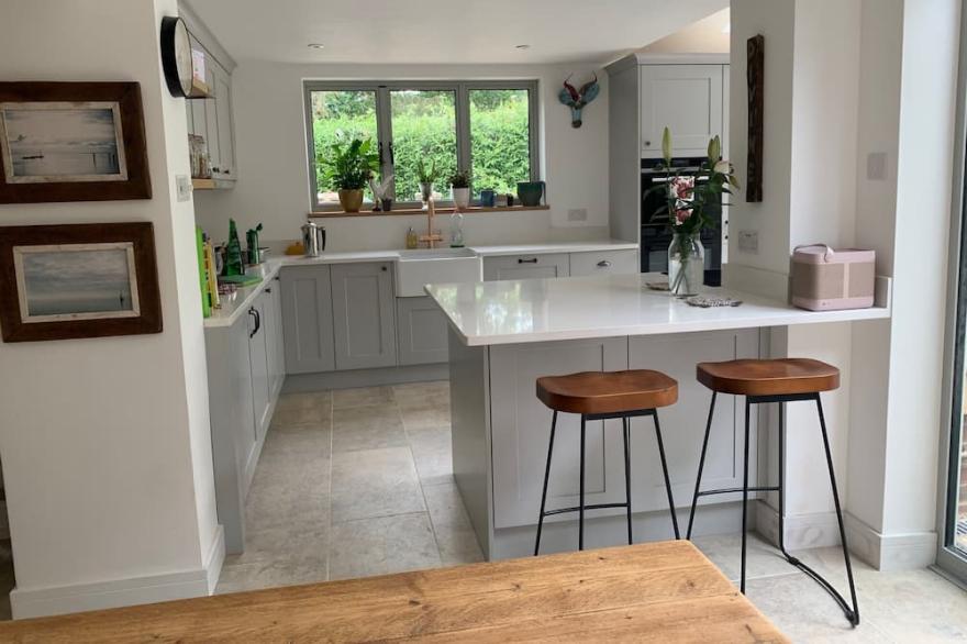 Newly renovated, rural country cottage – sleeps 4