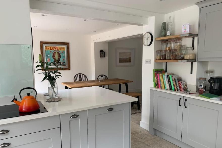 Newly renovated, rural country cottage – sleeps 4