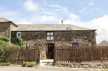 APPLESTORE, family friendly, with open fire in Padstow