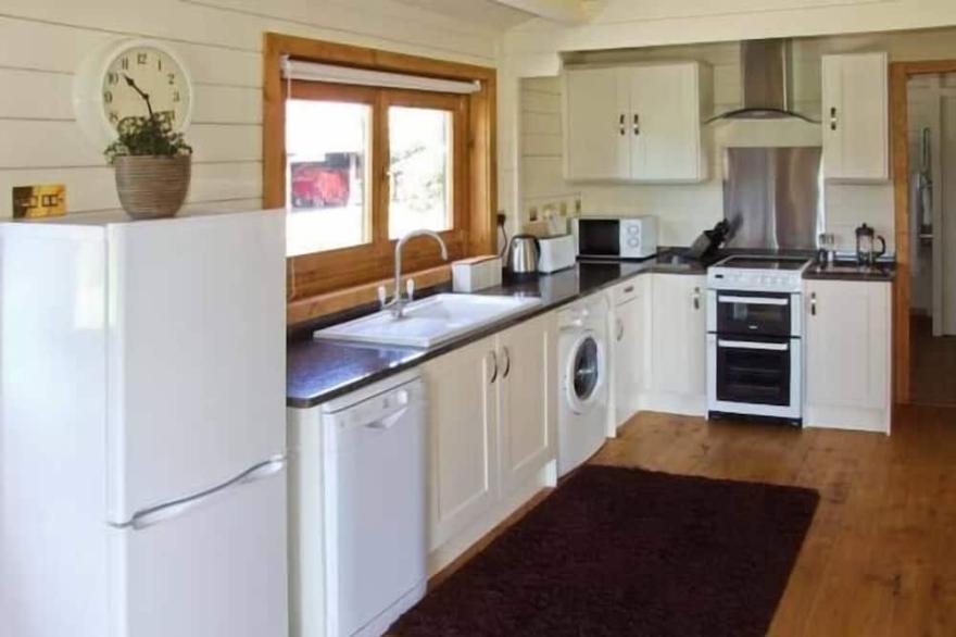 CROPVALE LODGE, family friendly, luxury holiday cottage in Pershore