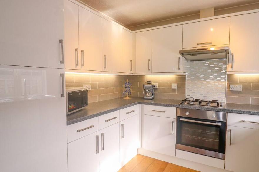 11 PENDARVES, pet friendly, with a garden in St Merryn