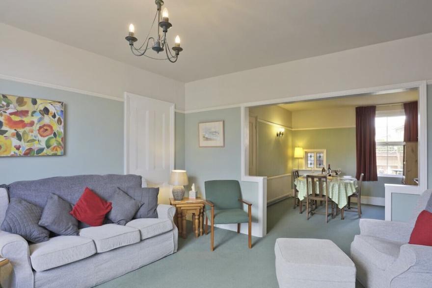 Grace House - Three Bedroom House, Sleeps 6