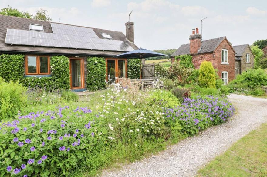 BARKS COTTAGE, Pet Friendly, Character Holiday Cottage In Ipstones