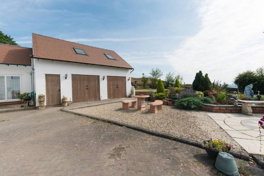 SOUTHVIEW, Pet Friendly, With A Garden In Clee Hill
