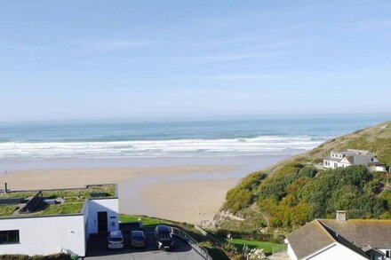 Seahorses, a lovely first floor apartment with amazing views of Mawgan Porth beach