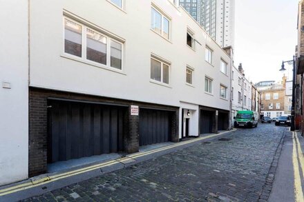 Mews and Majesty in Mayfair, by Veeve