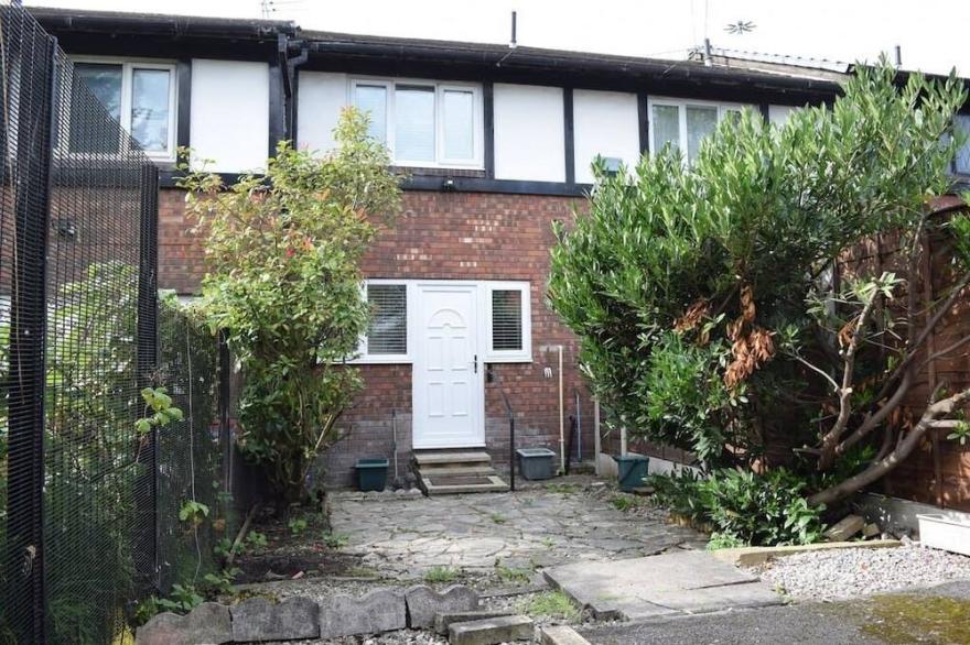 This House Is A 2 Bedroom(s), 1 Bathrooms, Located In Salford, Greater Manchester.