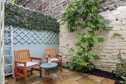 MILLGATE COTTAGE, family friendly, character holiday cottage in Conwy