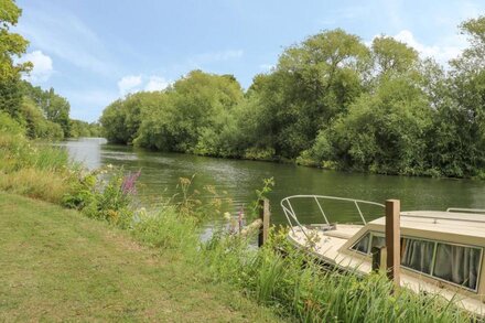 THAMES REACH, family friendly, luxury holiday cottage in Wallingford