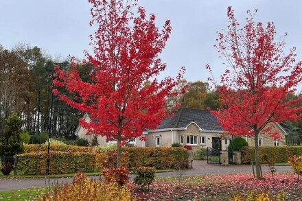 'The Willows' A Charming home on Dollarbeg Castle Estate