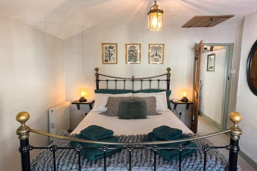 The Botanist Rest-Ventnor IOW-2 Bedroom/sea views/beach/walking