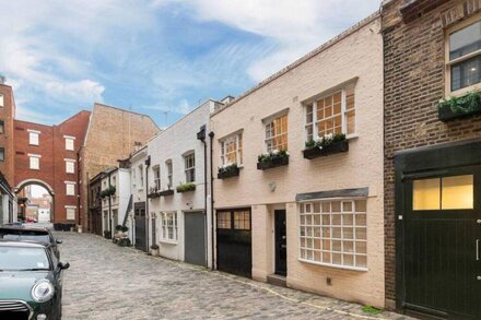 Gorgeous 3 bedroom house in Marylebone with patio!