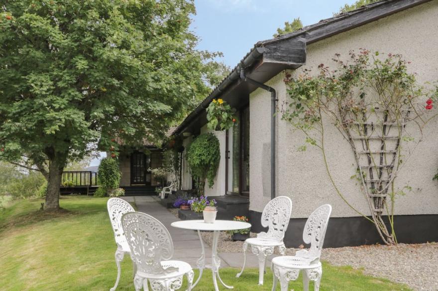 STRATH GLASS VIEW, with a garden in Cannich