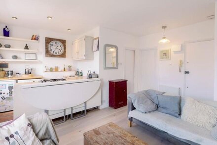 Pass the Keys | Book-Stay-Experience the picturesque Notting Hill