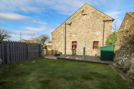 SWALLOW BARN, pet friendly, character holiday cottage in Cockermouth