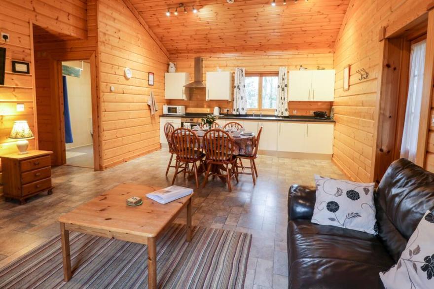 CHLOE'S LODGE, pet friendly, with a garden in Middleton, Ryedale