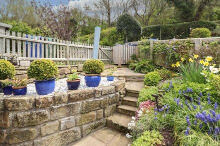 THE COTTAGE, character holiday cottage, with a garden in Sandsend