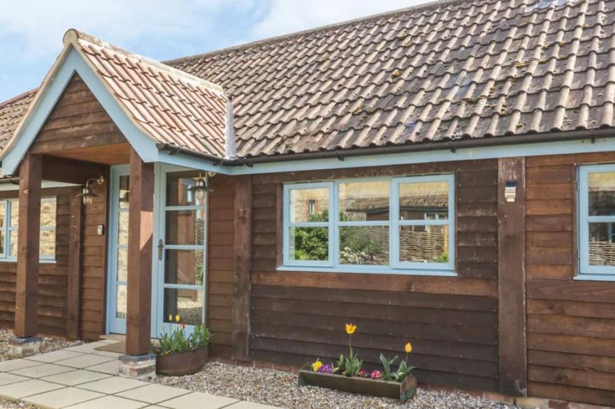 SHIPPON BARN, Pet Friendly, With A Garden In Yeovil, Somerset