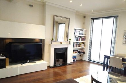 Luxury semi detached house in Knightsbridge with 3bds and A/C close to Harrods