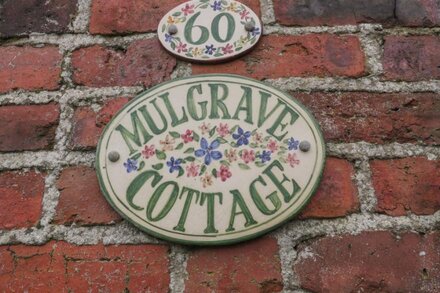 MULGRAVE COTTAGE, pet friendly, with open fire in Port Mulgrave