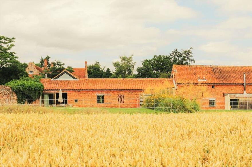 Hall Barn Is A 5* Family And Dog-Friendly Holiday Cottage In Rural North Norfolk