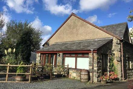 Small Barn - Spacious house close to attractions in Snowdonia National Park