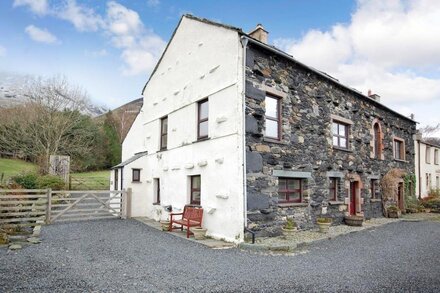 Townhead Barn (Sleeps 7 Adults )