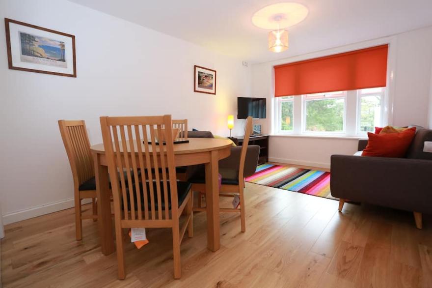MODERN APARTMENT CENTRALLY LOCATED NEAR MANOR ROAD & CENTRE-FM6113