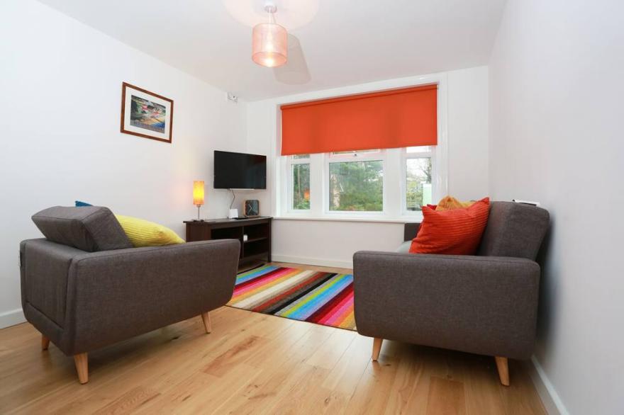 MODERN APARTMENT CENTRALLY LOCATED NEAR MANOR ROAD & CENTRE-FM6113