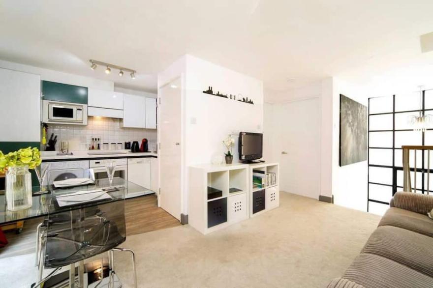 Modern 1-Bed Flat Near St Paul’s Cathedral