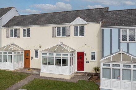 Cartwright's Cottage - Pool, Sports Courts, Park