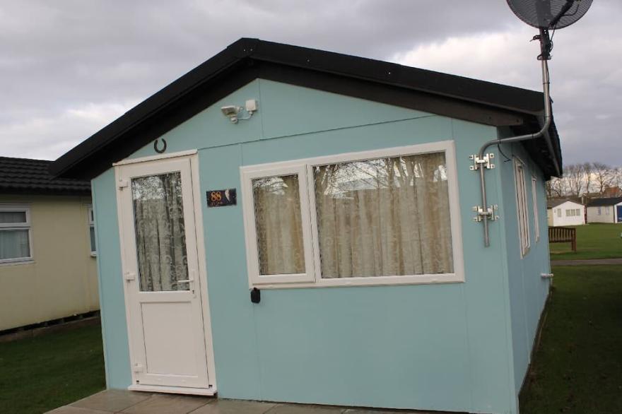 Two Hoots is a charming & elegant chalet located in Mundesley.