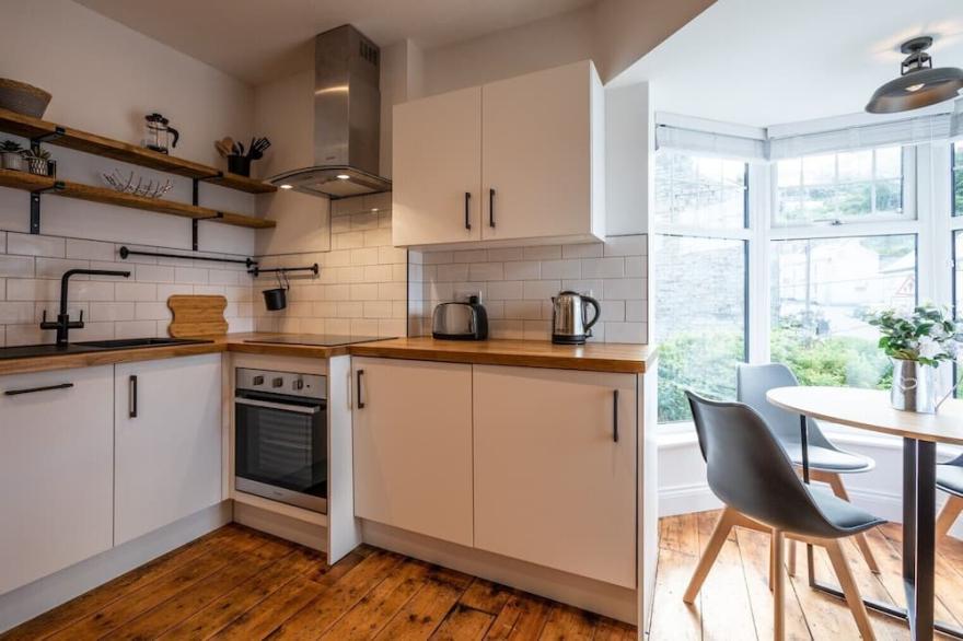 Ty Llwyd Apartment - Poppit. A Light And Airy Coastal Apartment