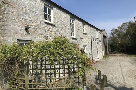 Detached Stone Barn with Games Room near the North Cornish coast, dogs welcome