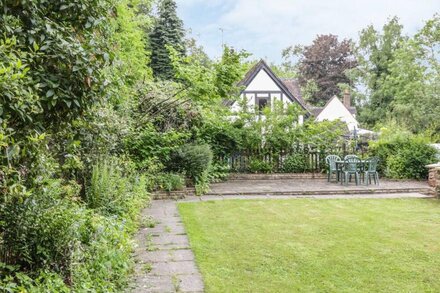 BRIDGE VIEW COTTAGE, family friendly, with open fire in Ironbridge