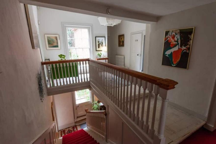 Historic Georgian House in Colchester Town Centre with parking