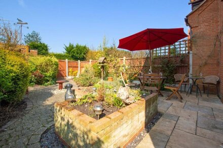 Pilgrim Cottage - Three Bedroom House, Sleeps 6