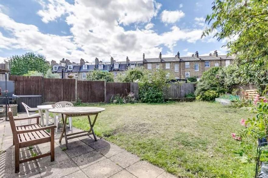 A calm homestay on a lovely street near Brixton